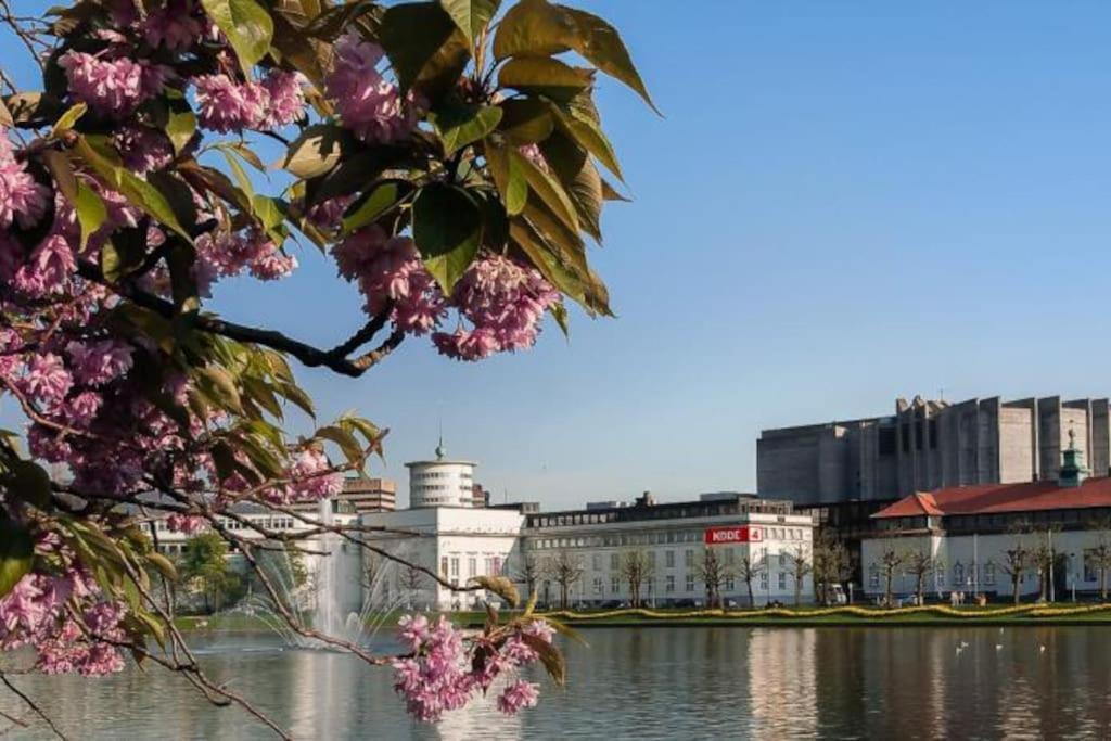 Spacious Historical Art Oasis In The City Center Bergen Exterior foto